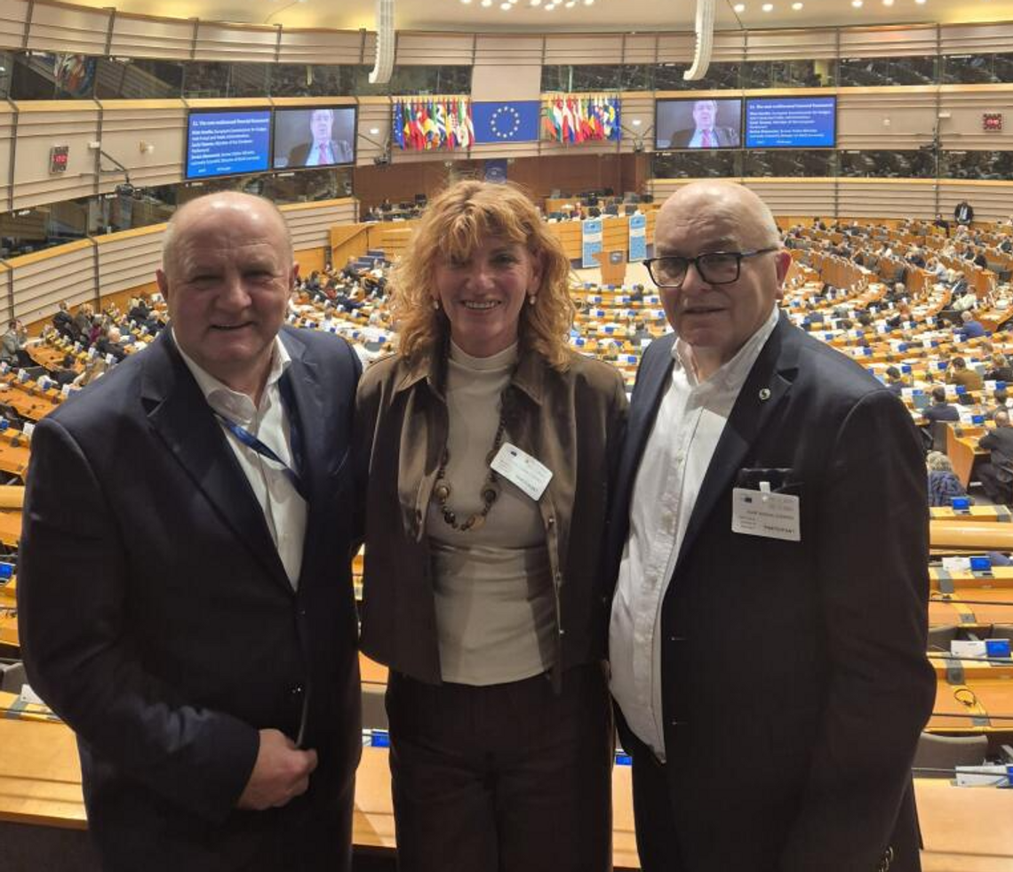 Delegacja z Powiatu w Brukseli. Rozmawiali o edukacji przyszłości i funduszach UE Delegacja z Powiatu w Brukseli. Rozmawiali o edukacji przyszłości i funduszach UE