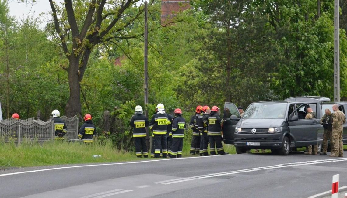 Desperat ruszył na policjantów z nożem i pistoletem. Kulisy akcji w Blachowni