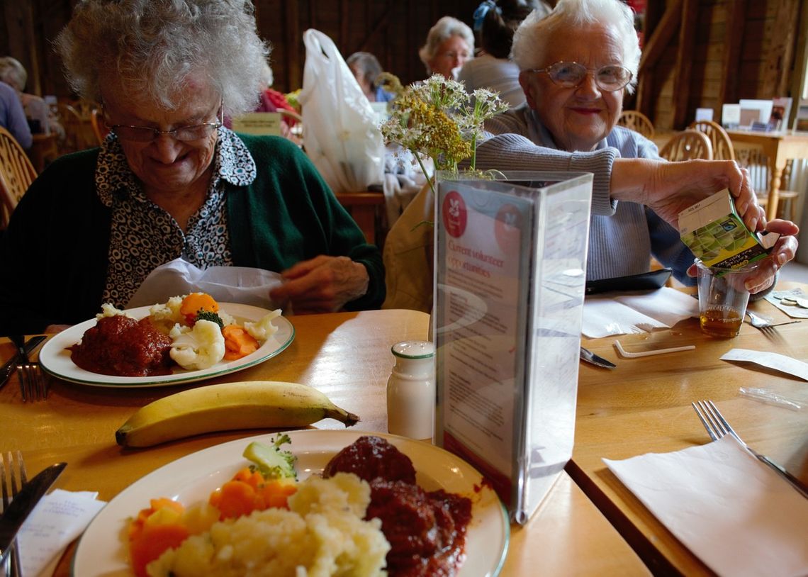 Dla seniorów powoli wraca normalność. Od czerwca w domach dziennego pobytu ruszają stołówki oraz spotkania