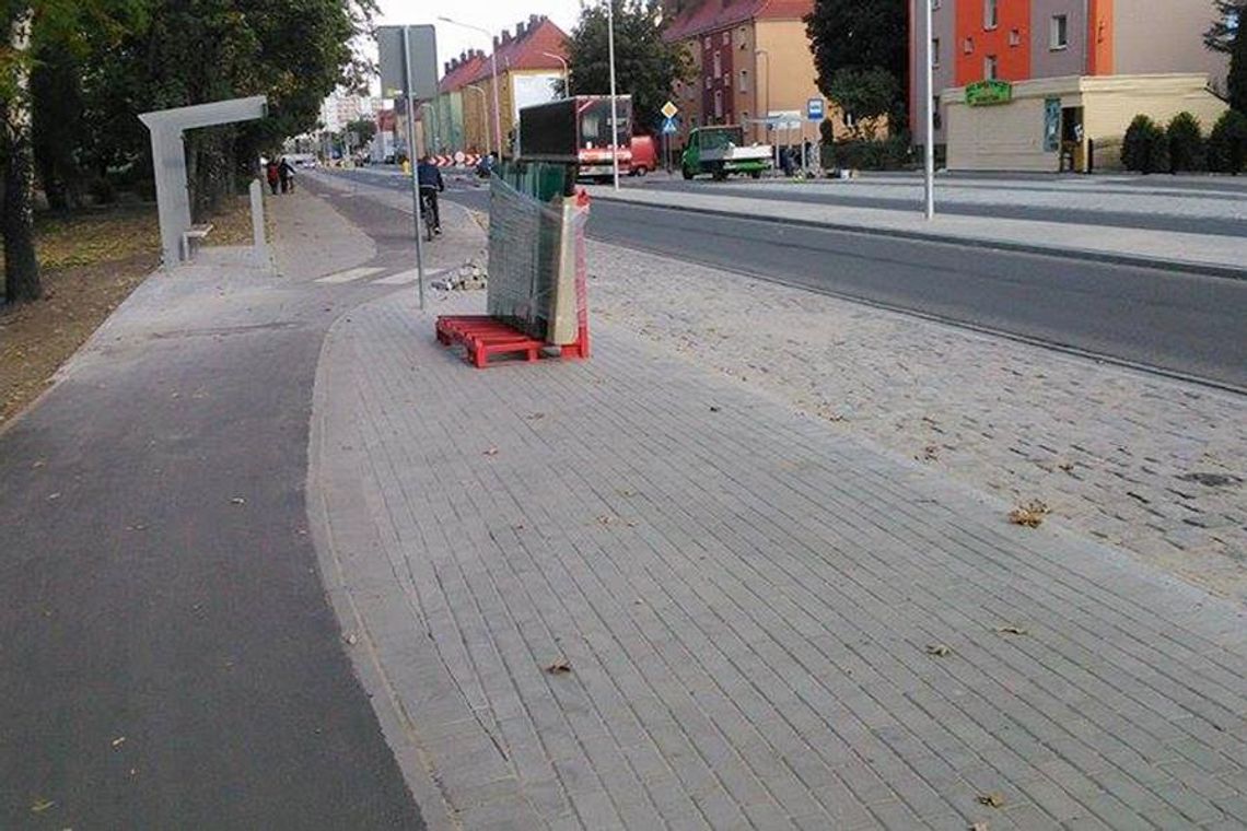 Dlaczego na Kozielskiej przystanki autobusowe rozmijają się z zatoczkami?