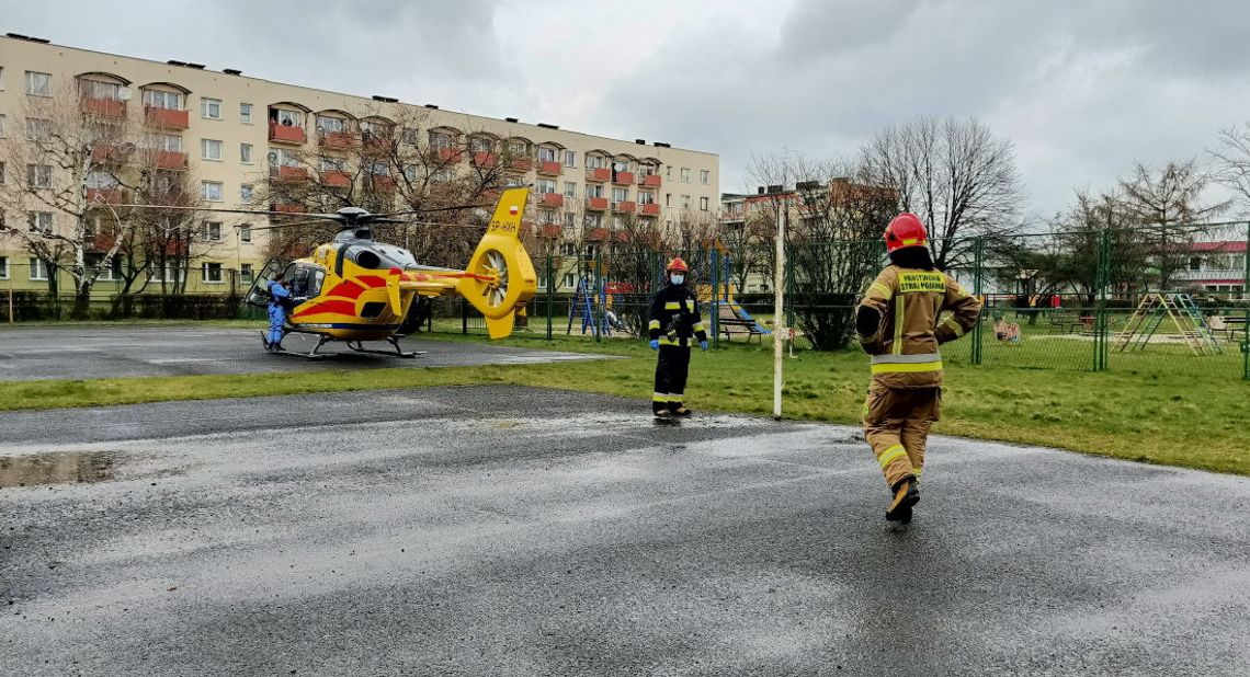 Dramatyczna akcja ratunkowa na osiedlu Piastów. Nie żyje 63-letnia kobieta