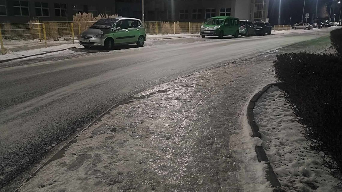 Drogi i chodniki mogą być bardzo śliskie. Wydano ostrzeżenie meteorologiczne dotyczące oblodzenia