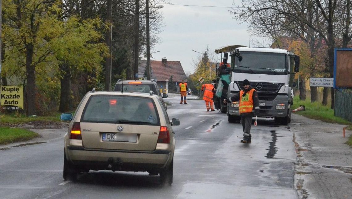 Drogowcy łatają ulicę Gliwicką. W najbliższych dniach kierowcy muszą liczyć się z utrudnieniami