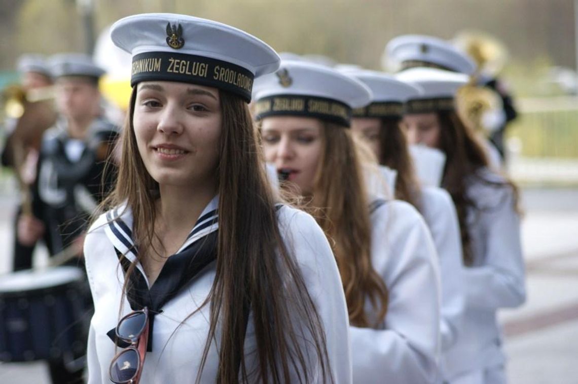 Drugi dzień imprezy w galerii Odrzańskie Ogrody. Orkiestra "Żeglugi" porwała do zabawy ZDJĘCIA