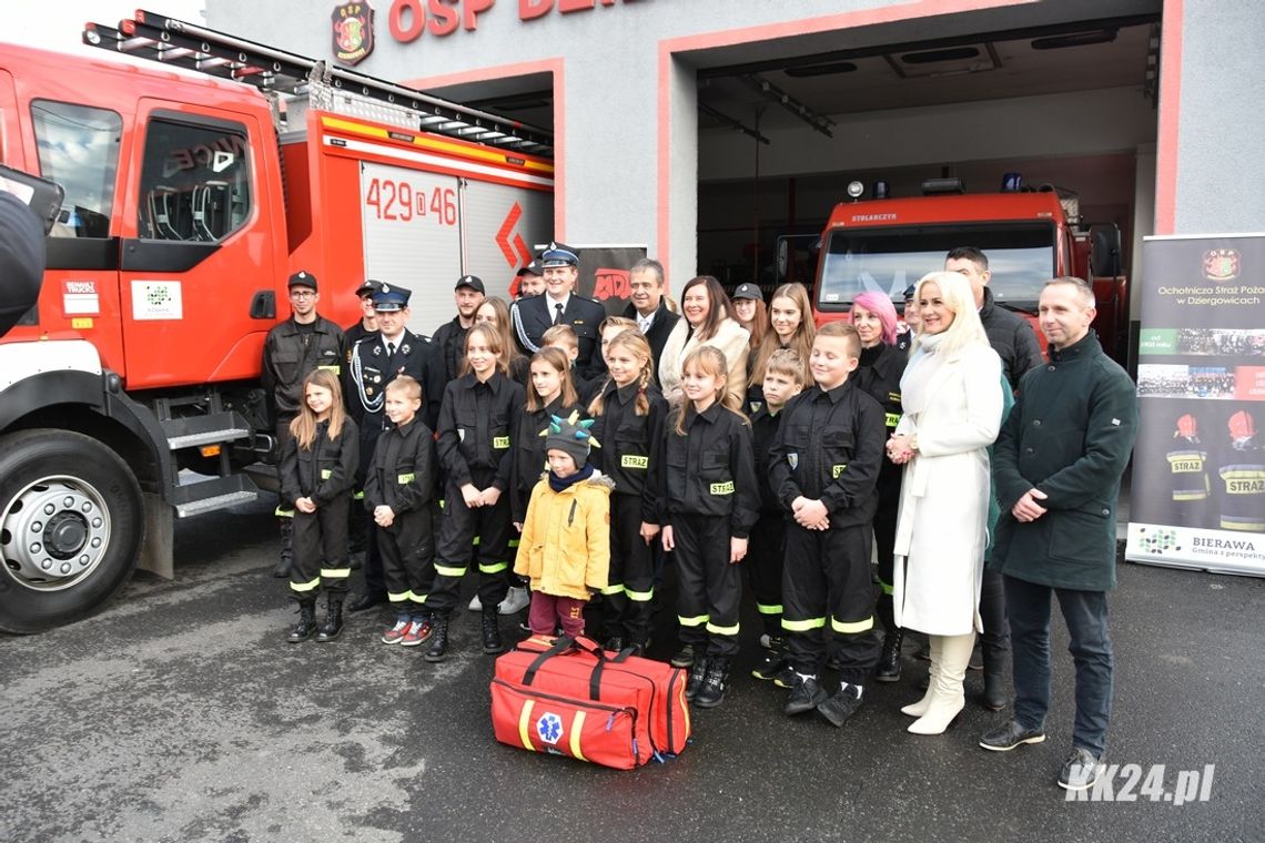 Druhowie z Ochotniczej Straży Pożarnej w Dziergowicach otrzymali nową torbę medyczną
