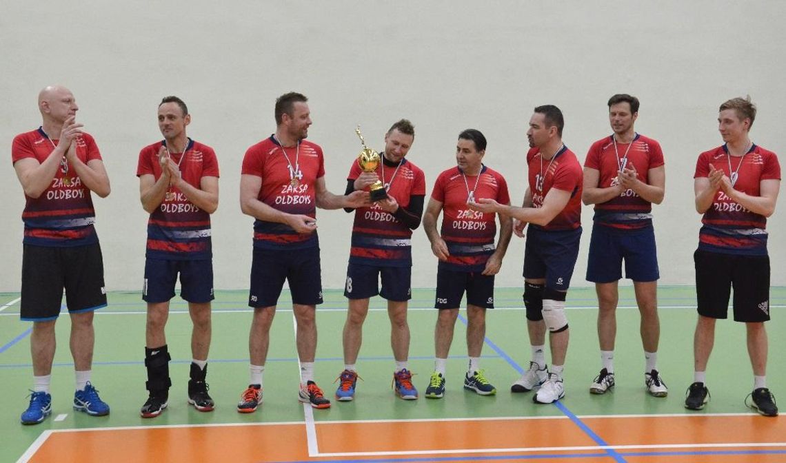 Drużyna Zaksa Oldboys obroniła tytuł amatorskiego mistrza miasta w siatkówce. FOTOREPORTAŻ