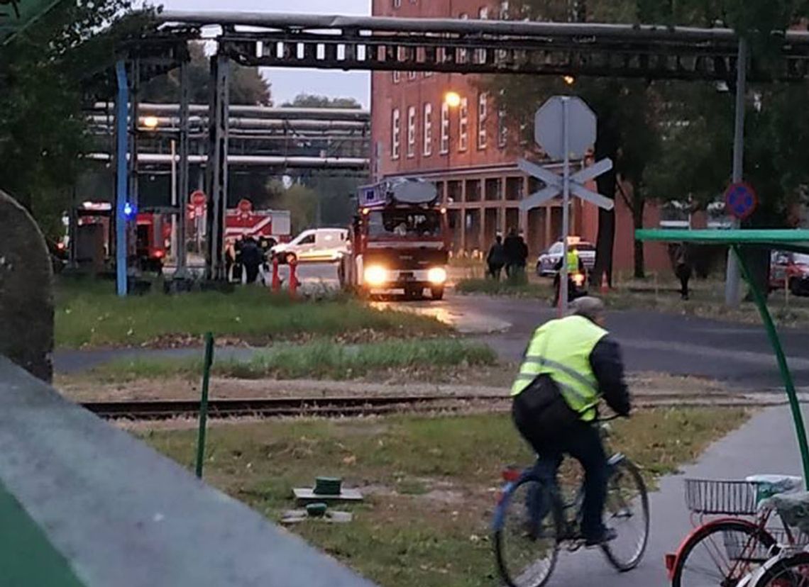 Duże siły straży pożarnej skierowane na teren przemysłowy w Azotach. Doszło do pożaru