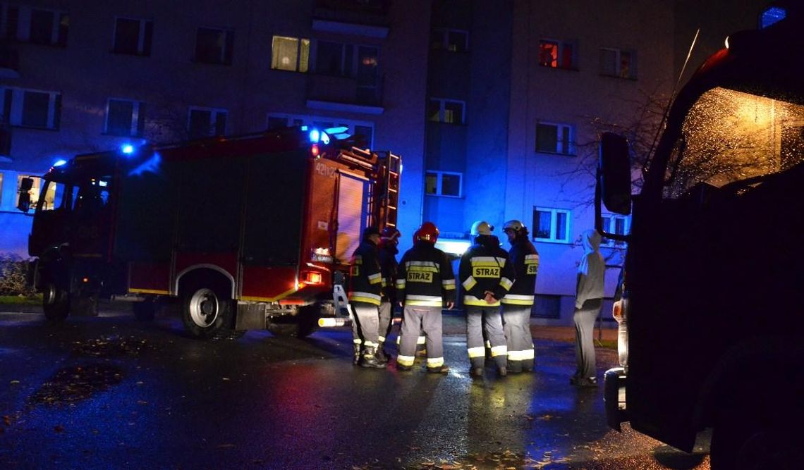 Dużo dymu o nic. Zasnął przy gotowaniu, obudzili go strażacy. ZDJĘCIA