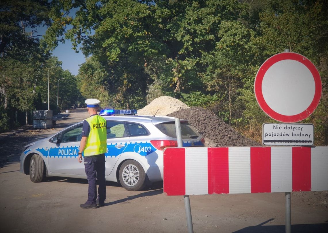 Dwie zamknięte ulice i kierowcy łamiący zakaz. Policja przestrzega: mandat nawet 500 zł