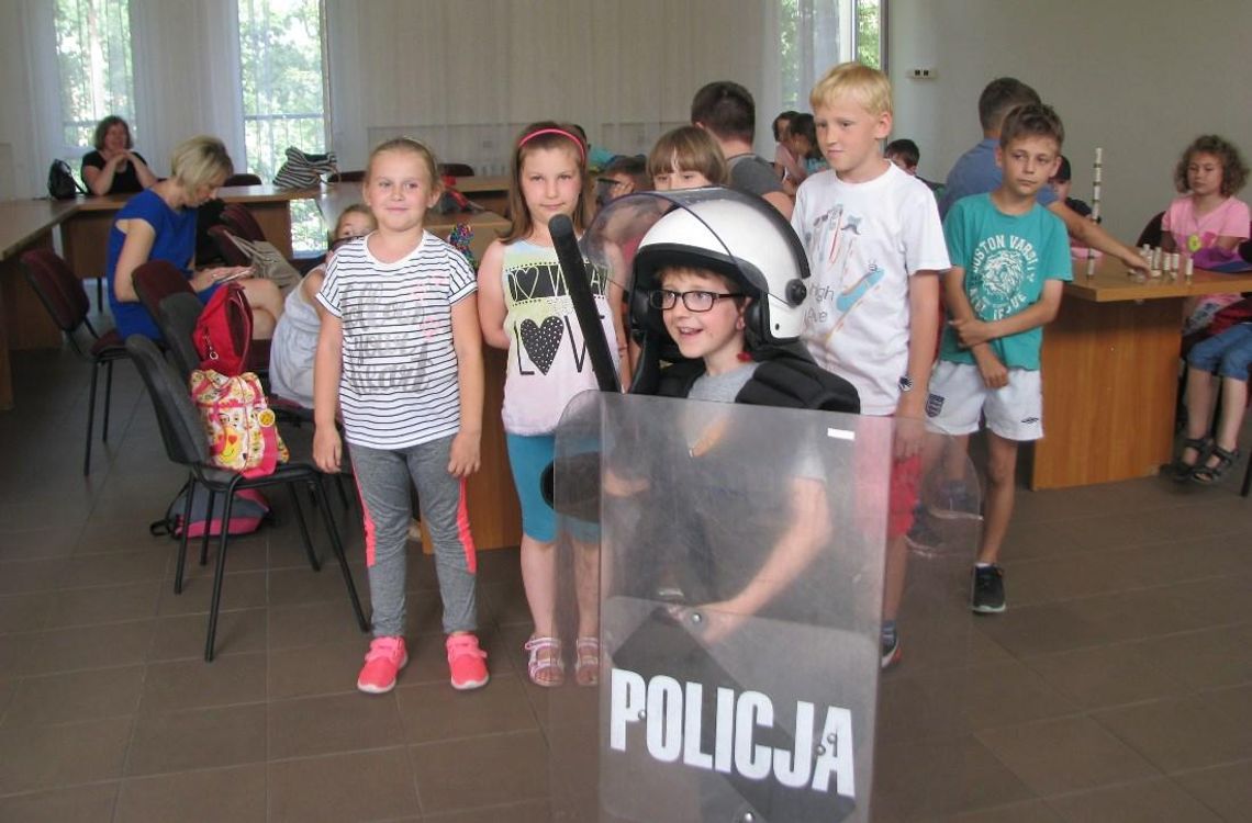 Dzieciaki poznały tajniki pracy policjantów i wzięły udział w zajęciach o bezpieczeństwie