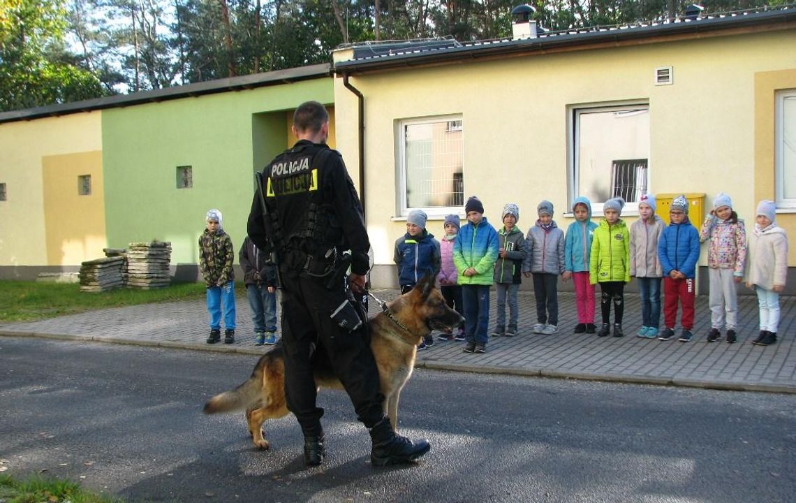 Dzieciaki z PSP nr 19 odwiedziły komendę i zobaczyły, jak wygląda praca policjantów. ZDJĘCIA