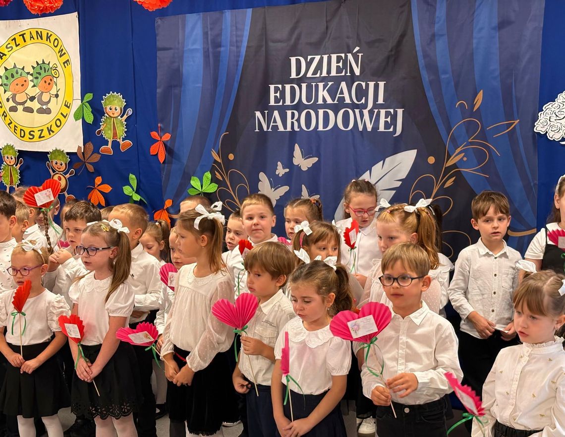Dzień Edukacji Narodowej pełen wzruszeń. Przedszkolaki podziękowały nauczycielom. ZDJĘCIA Dzień Edukacji Narodowej pełen wzruszeń. Przedszkolaki podziękowały nauczycielom. ZDJĘCIA