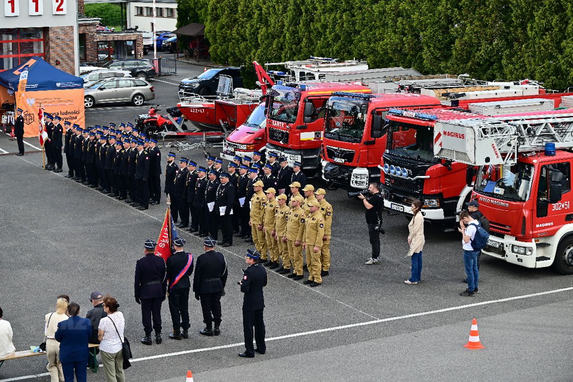 Dzień Strażaka w Kędzierzynie-Koźlu. Medale, awanse i poświęcenie nowych wozów
