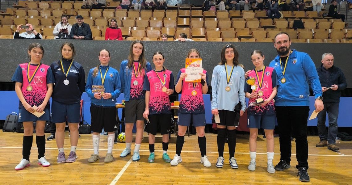 Dziewczyny z "Dziewiątki" srebrnymi medalistkami Mistrzostw Województwa w futsalu