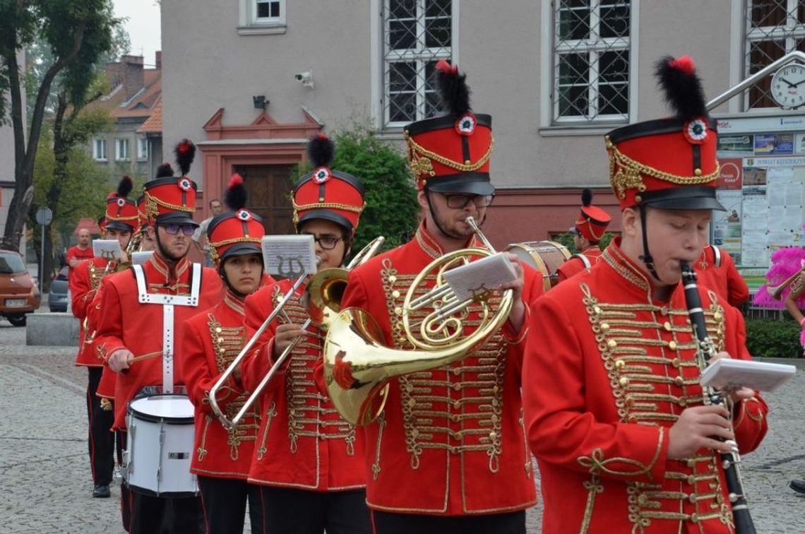 Dzisiejszy występ orkiestr na placu Wolności odwołany przez padający deszcz