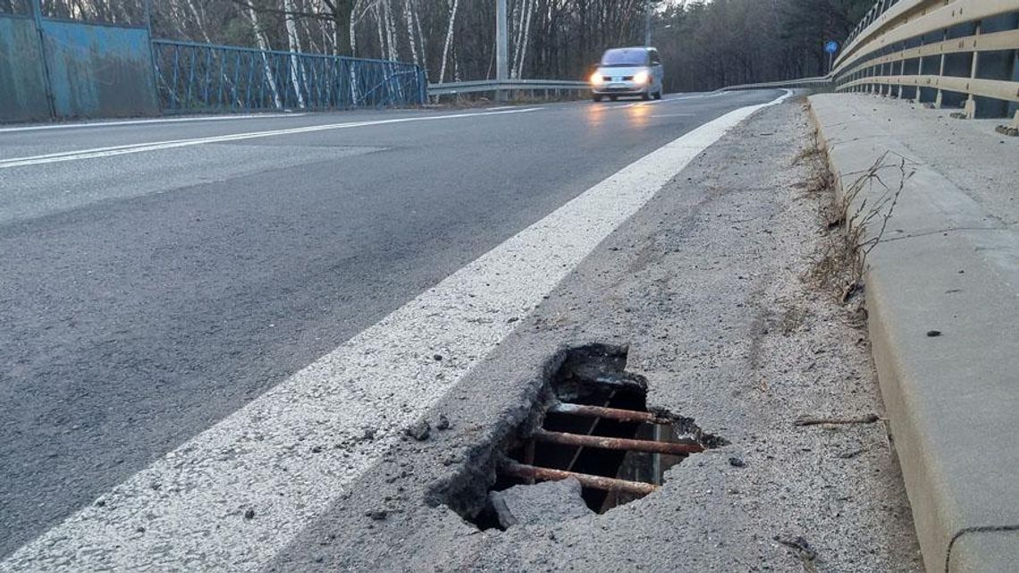 Dziura w wiadukcie na drodze do Azotów wciąż straszy. Pojawił się problem z remontem