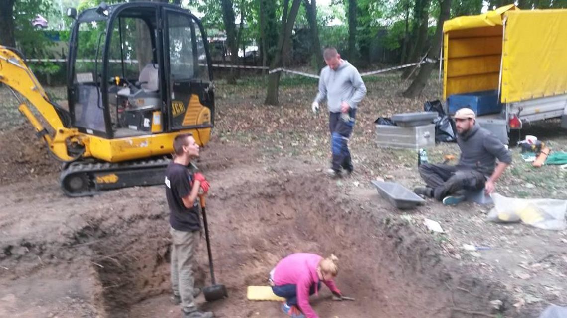 Ekshumacje na cmentarzu w Koźlu. Chcą zwrócić tożsamość niemieckim żołnierzom