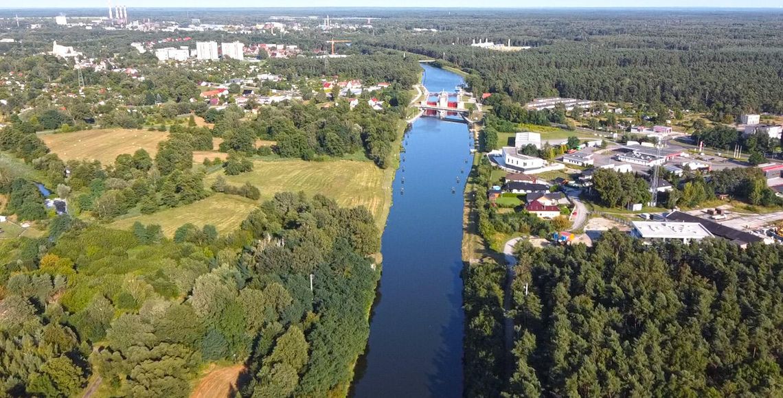 Eksperyment badawczy na styku Kanału Gliwickiego i Kłodnicy. Sprawdzają, jak nadtlenek wodoru zwalcza złotą algę