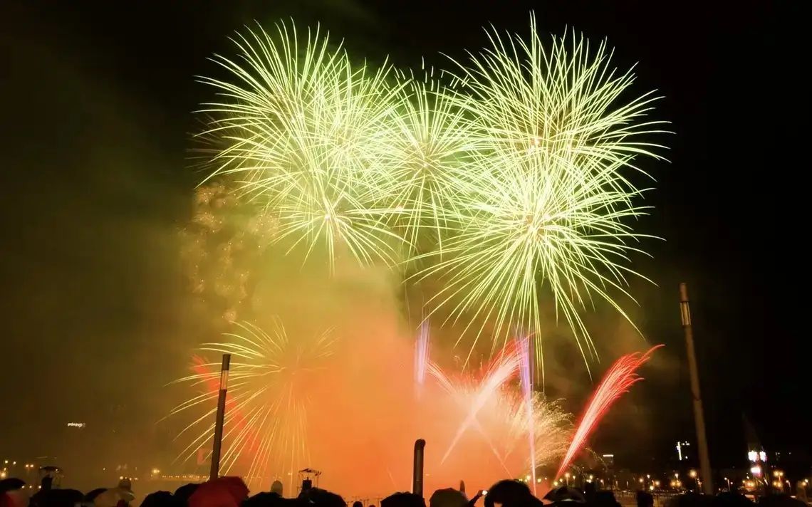 Fajerwerki i bezpieczeństwo. Służby apelują o rozwagę podczas sylwestrowej nocy