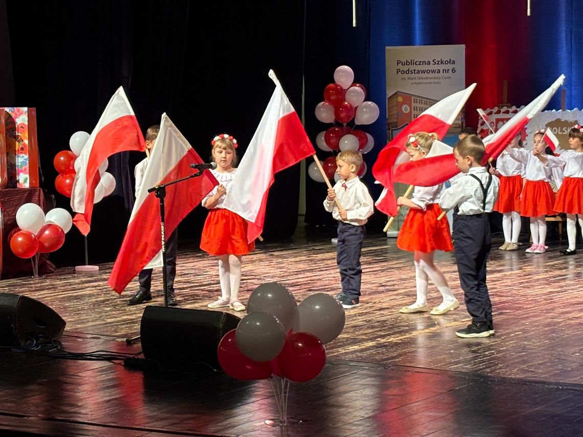 Festiwal "Niepodległa" na deskach DK Chemik. Ponad 150 przedszkolaków zaprezentowało swoje talenty
