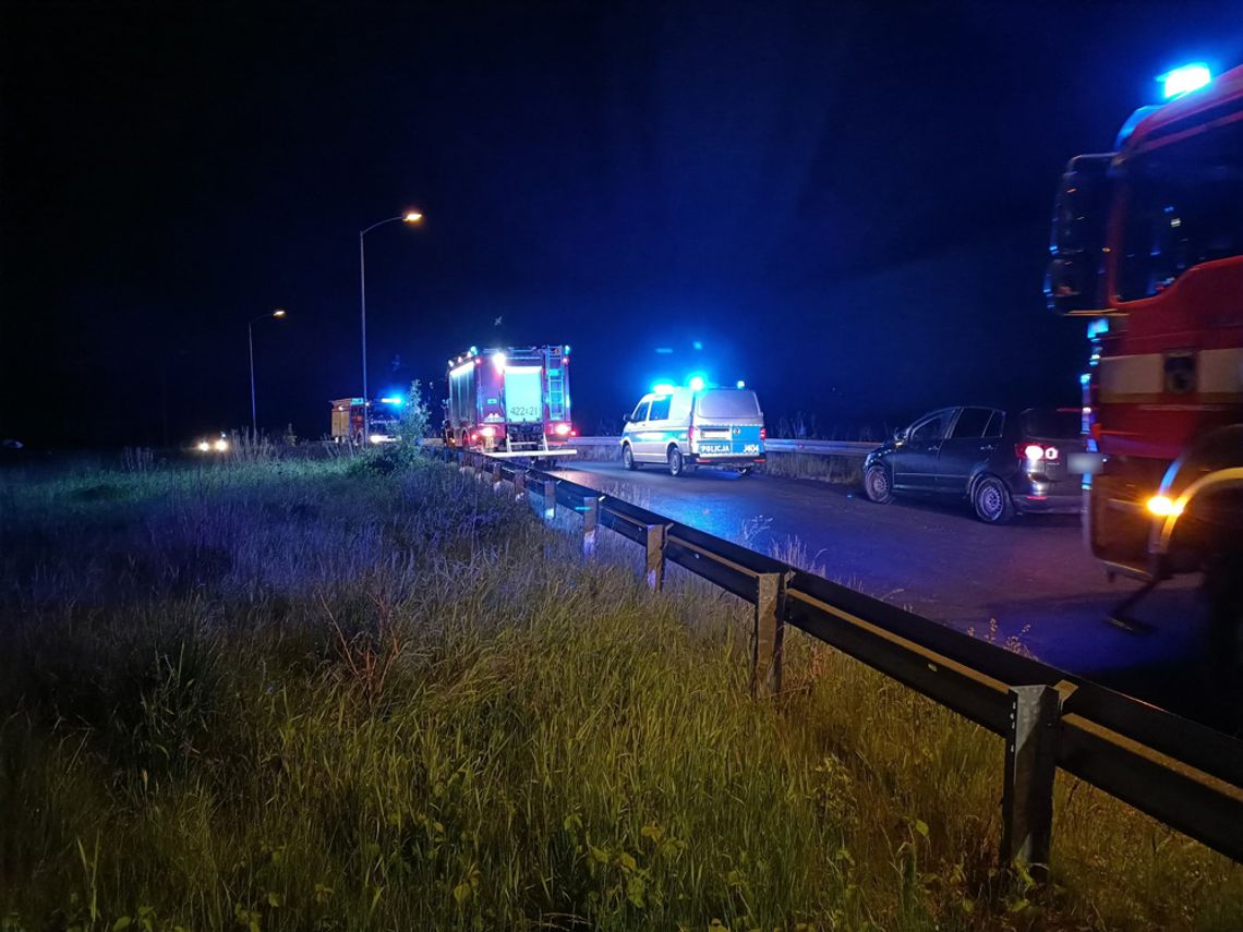 Figlująca parka postawiła na nogi służby ratunkowe. Ze zgłoszenia wynikało, że auto wypadło z drogi