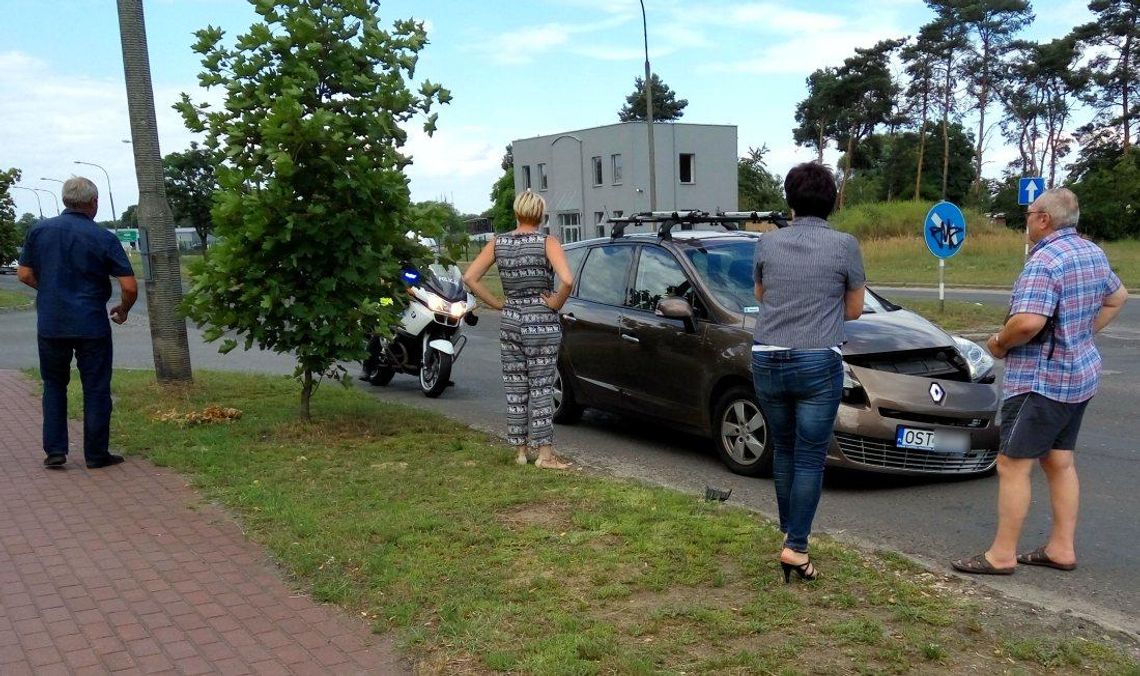 Francuska stłuczka. Kolizja dwóch renault na osiedlu Piastów