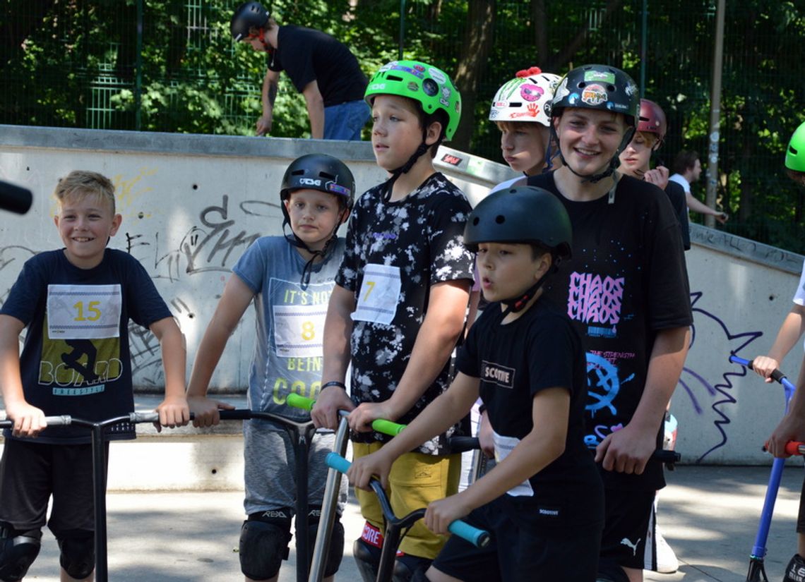 Fruwające rowery i hulajnogi. Trwają Mistrzostwa Skatepark w Kędzierzynie-Koźlu. ZDJĘCIA