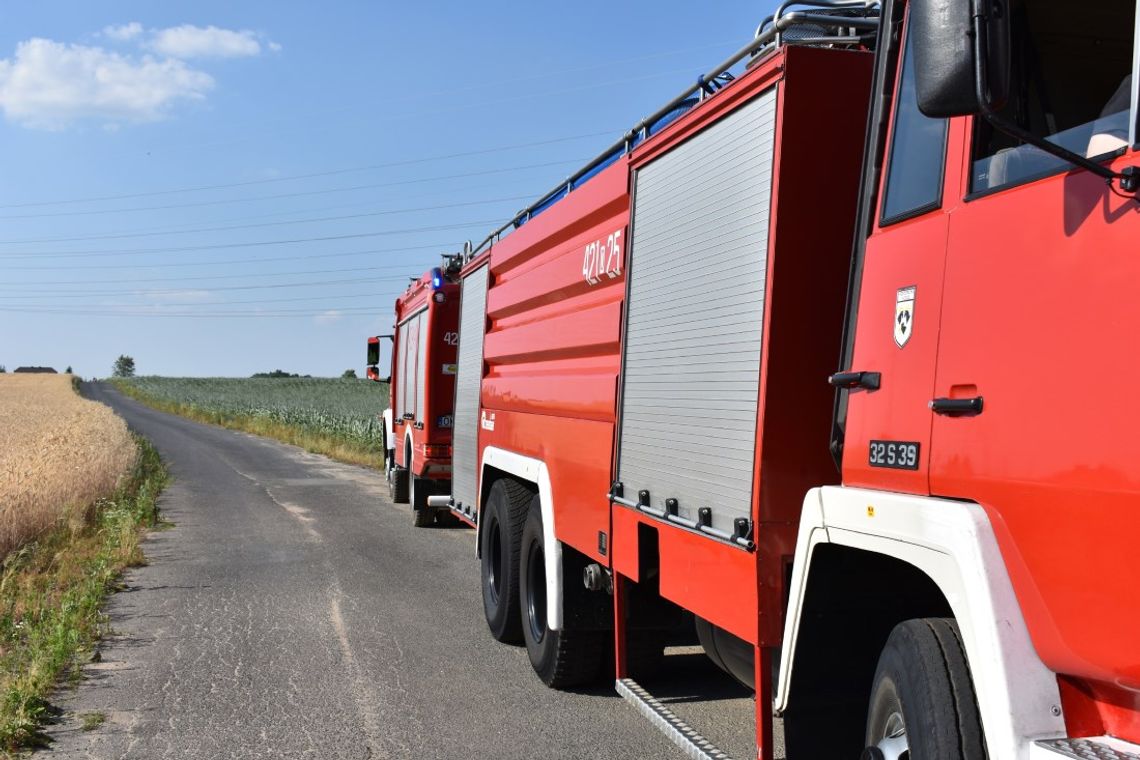 Groźny pożar między Miejscem Kłodnickim a Sławięcami. Przyczyną zerwana linia wysokiego napięcia