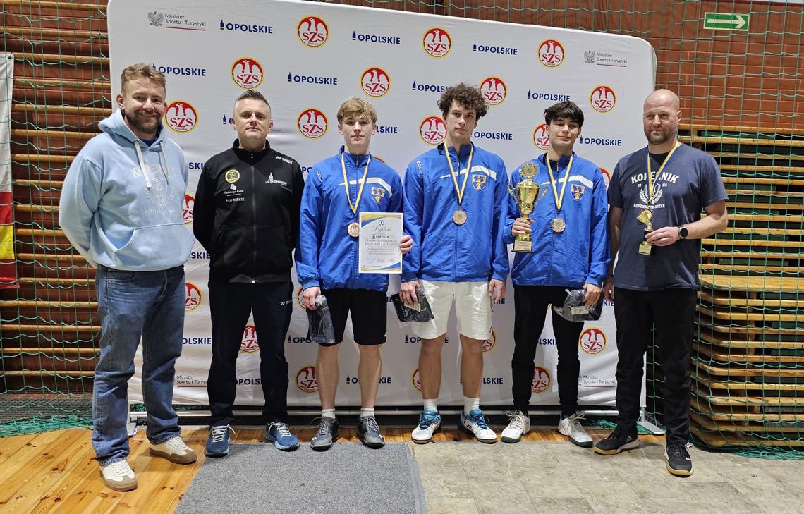 Historyczny sukces badmintonistów z II LO. Po raz trzeci z rzędu zdobyli medale Mistrzostw Polski