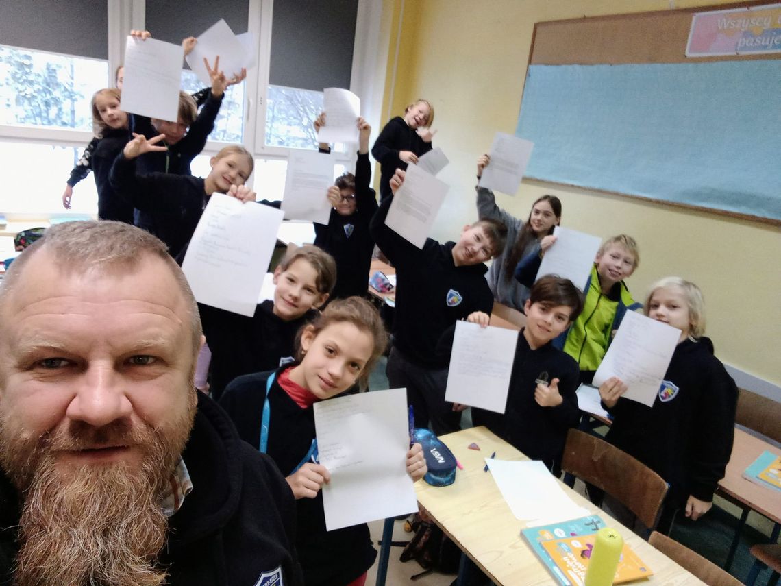 Ich listy to krzyk o sprawiedliwość. Edukacyjna akcja społeczna "Dziewiątki" w Ramach Amnesty International