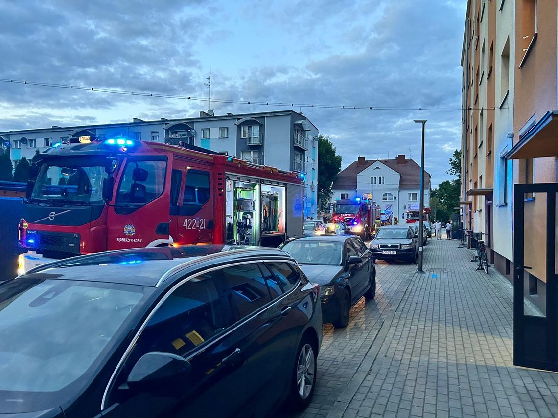 Interwencja służb na Piastowskiej. Kobieta źle się poczuła w mieszkaniu Interwencja służb na Piastowskiej. Kobieta źle się poczuła w mieszkaniu