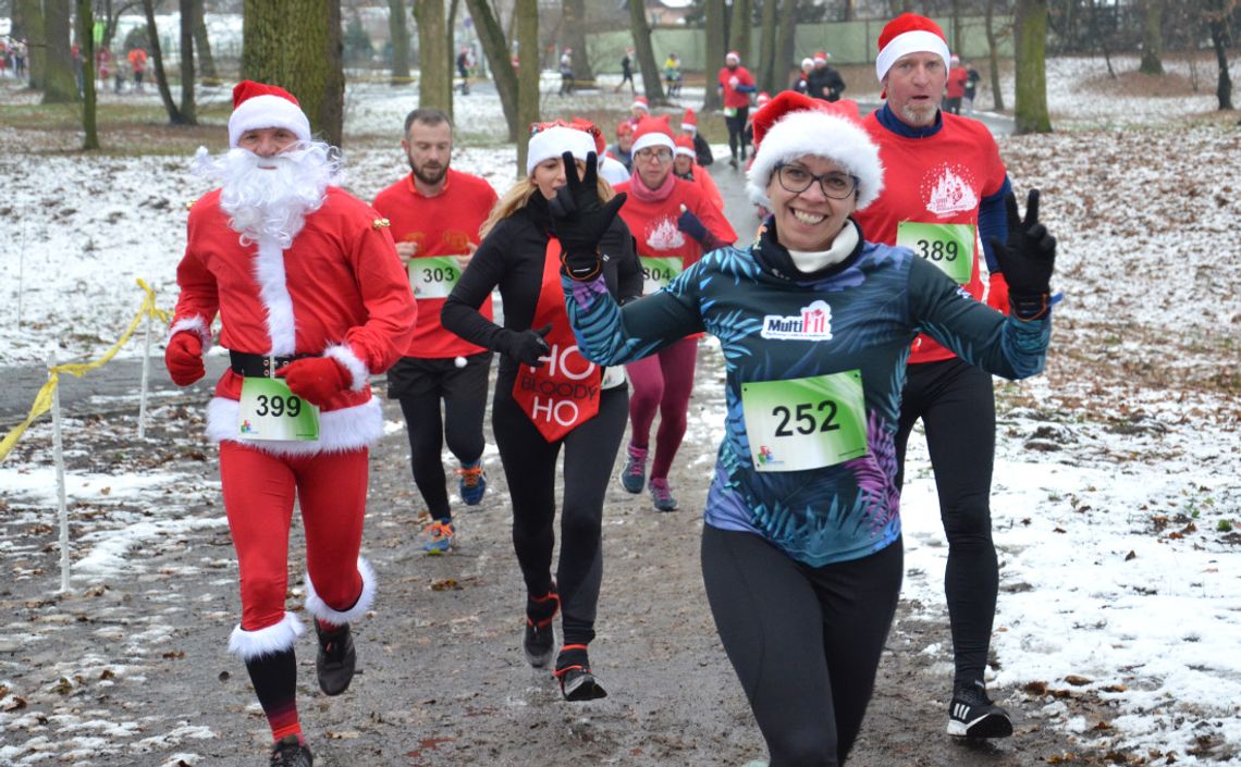 IX Bieg Mikołajkowy w Kędzierzynie-Koźlu. Na trasie blisko 250 uczestników. FOTOREPORTAŻ