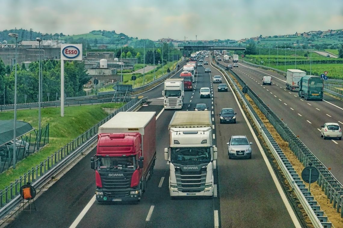 Jak przyspieszyć proces zwrotu podatku akcyzowego w branży transportowej?