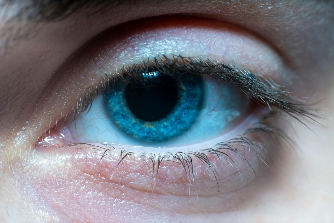 Jak się ubierać na wiosnę? Kolorowe soczewki