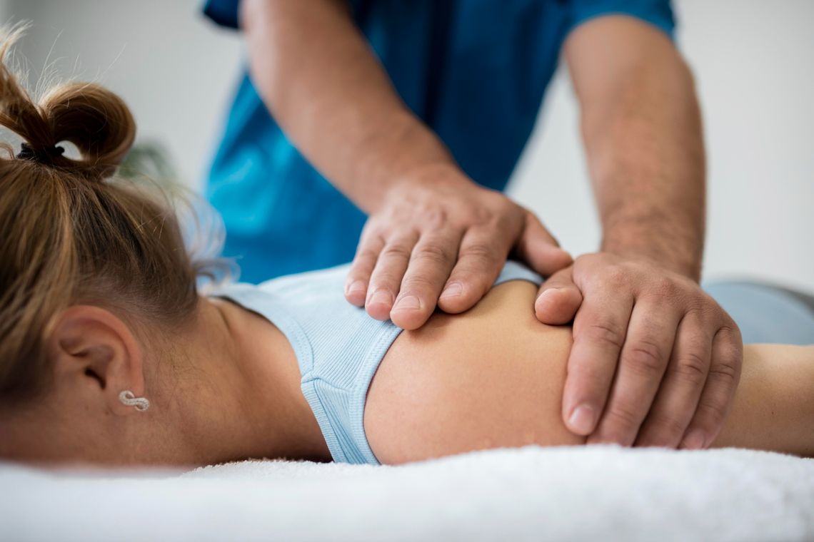 Jak terapie manualne wspierają powrót do sprawności po urazach