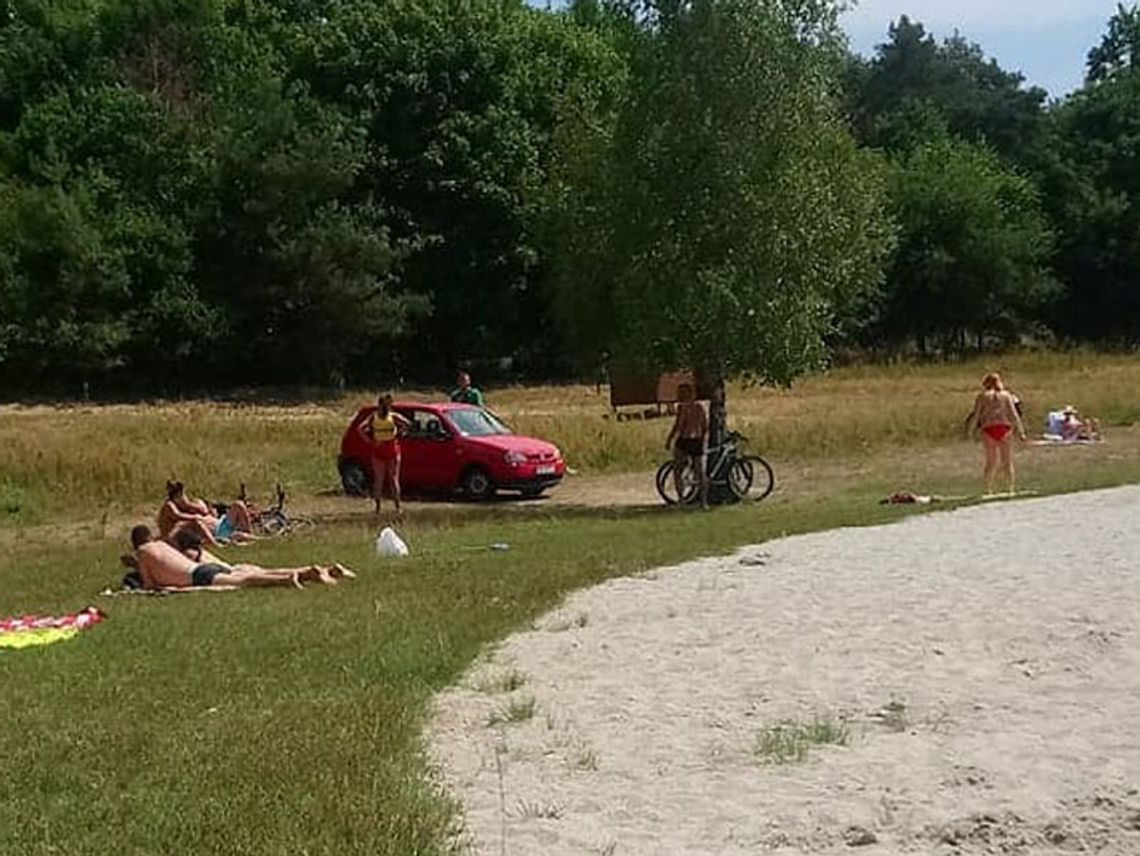 Jego samochód staczał się wprost na plażowiczów. Mołdawski kierowca namierzony przez policję