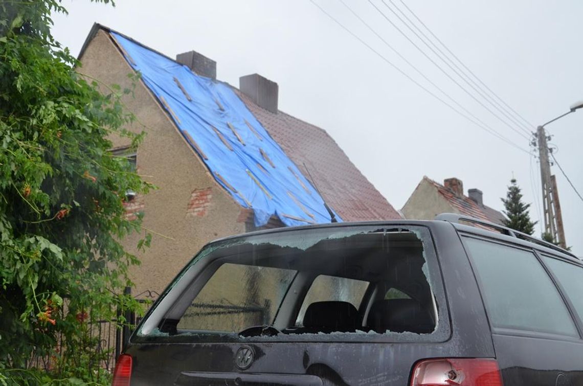 Jest bilans zniszczeń po burzy w Kędzierzynie-Koźlu. 18 dachów uszkodzonych. 10 całkowicie