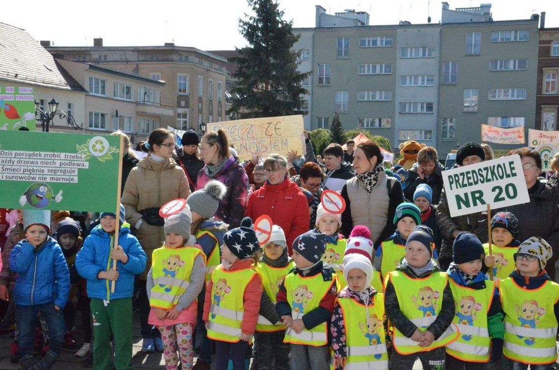 Jest tylko jedna, dlatego musimy o nią dbać. Obchody Dnia Ziemi na kozielskim Rynku. FOTOREPORTAŻ