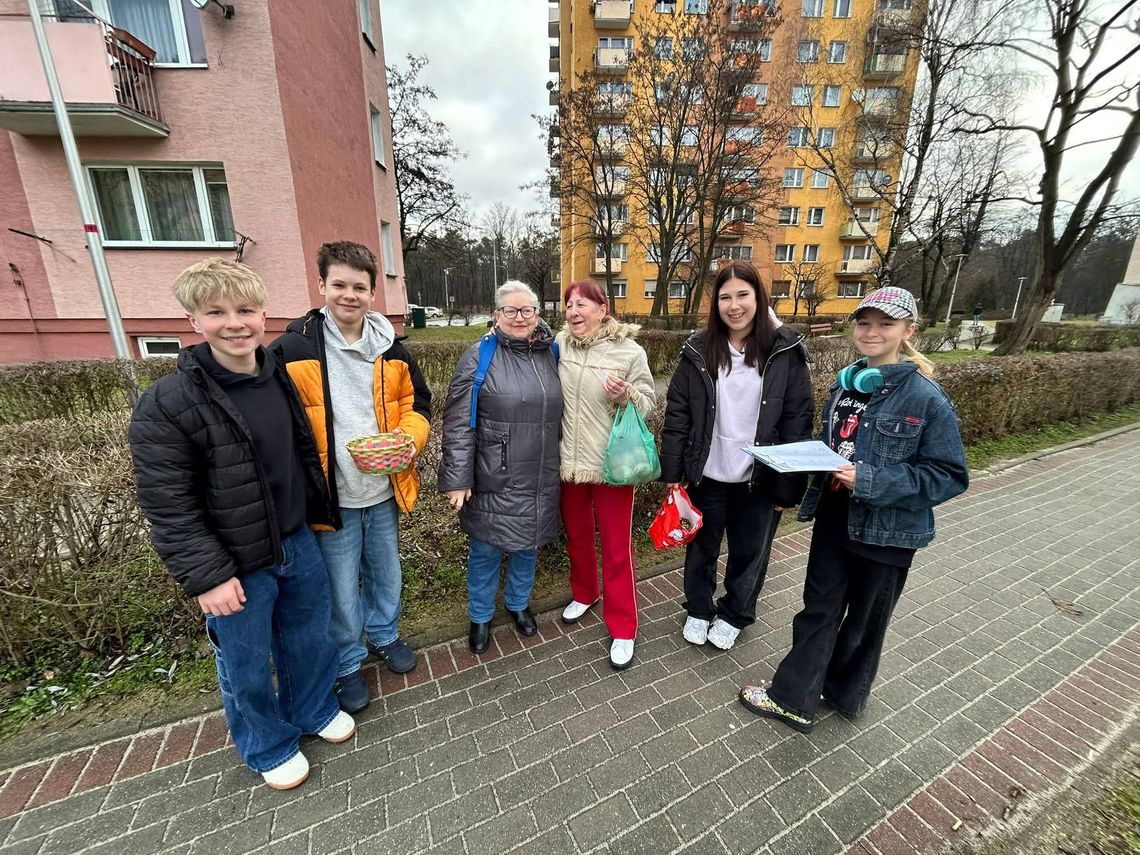Język, który łączy. Uczniowie „Dziewiętnastki” sprawdzali znajomość polszczyzny wśród mieszkańców