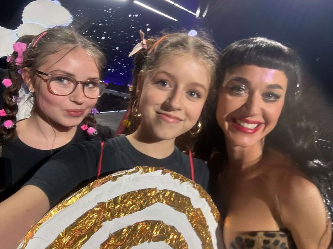Katy Perry zauważyła w tłumie fanów dwie młode kędzierzynianki i zaprosiła je na scenę. "To było jak sen"