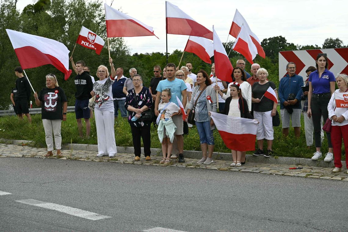 Kędzierzyn-Koźle oddał hołd Powstańcom Warszawskim. Syreny zawyły punktualnie o 17:00 Kędzierzyn-Koźle oddał hołd Powstańcom Warszawskim. Syreny zawyły punktualnie o 17:00