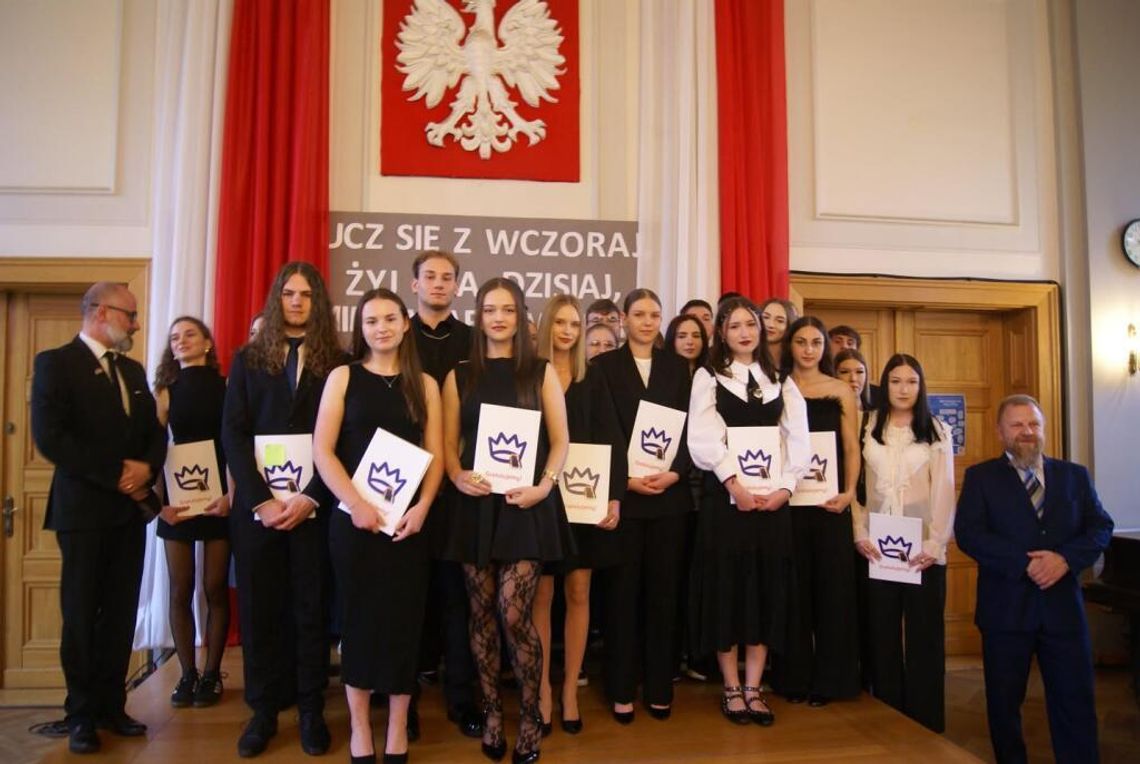 Kędzierzyńsko-kozielskie szkoły średnie pożegnały maturzystów. Czas wzruszeń, dumy i nowego początku