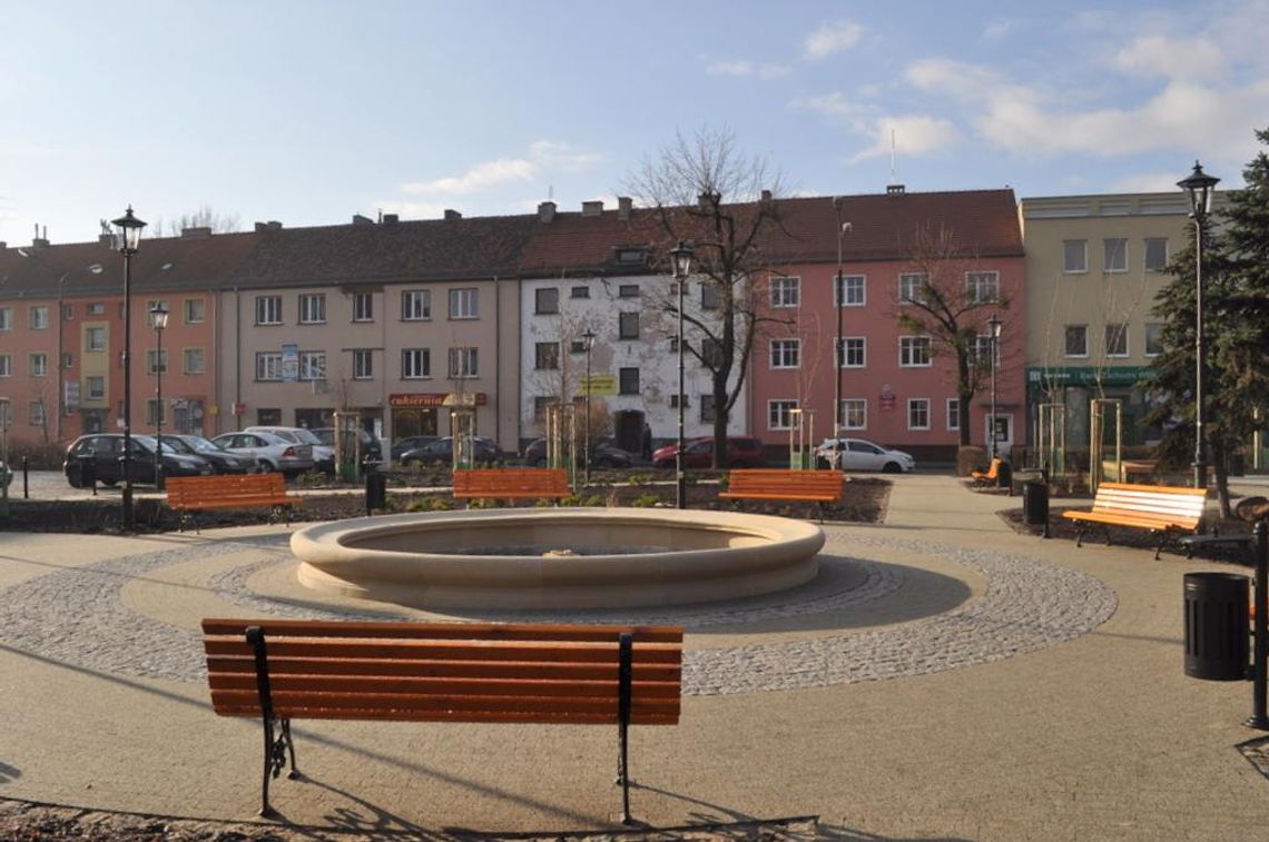 Kiedy na placu przed starostwem uruchomiona zostanie nowa fontanna?