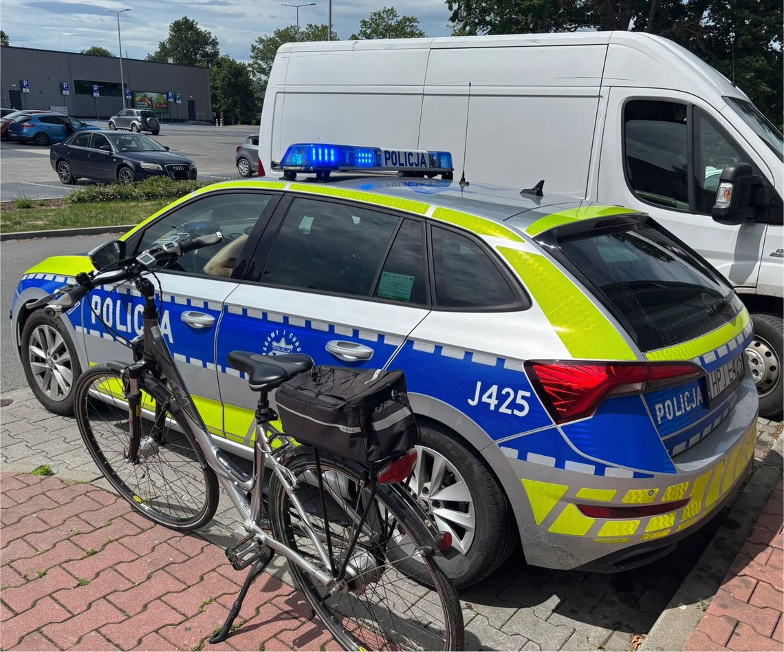 Kierowca busa nie zauważył rowerzystki. Potrącenie rowerzystki na parkingu przy ul. Kozielskiej