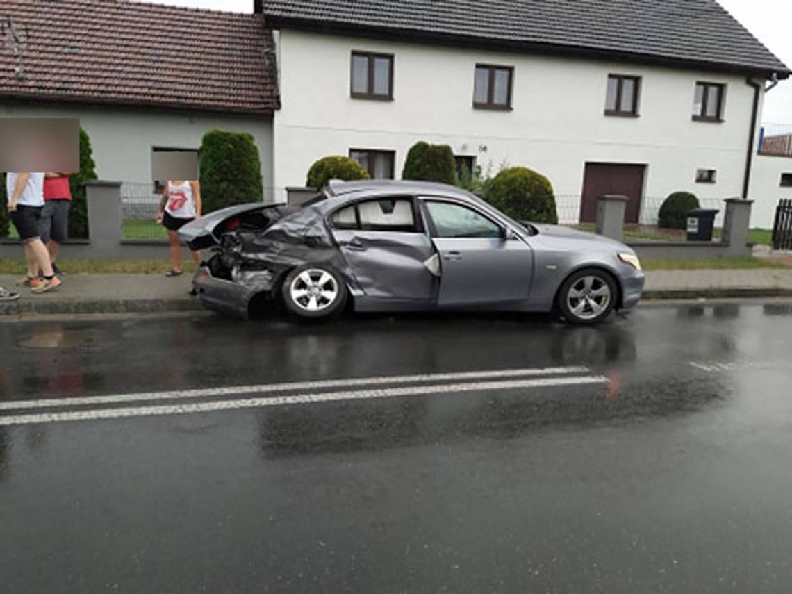 Kierowca ciężarówki odjechał po zderzeniu z BMW. Szuka go policja