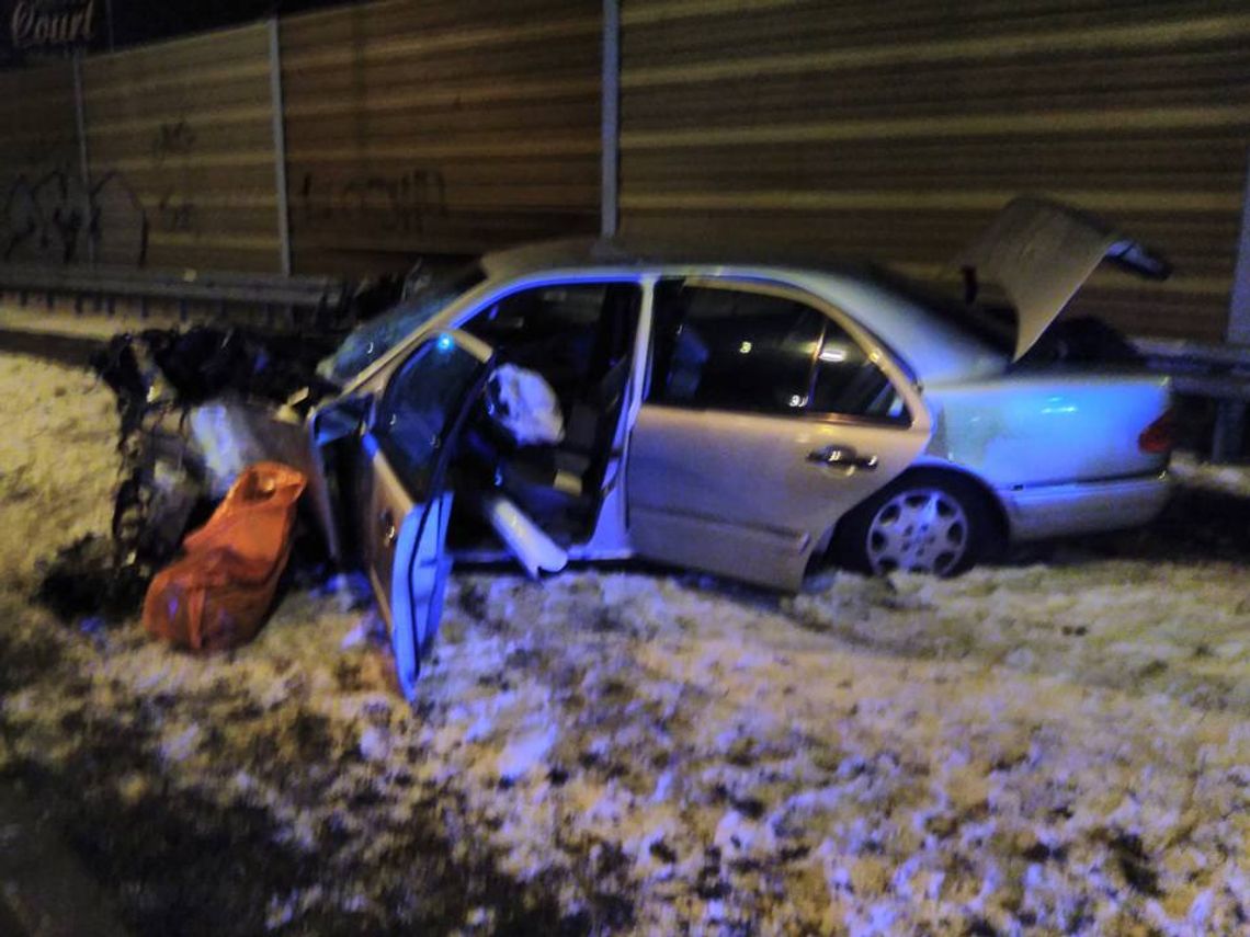 Kierowca, który dachował na rondzie był pijany. Nowe fakty w sprawie sobotniego wypadku