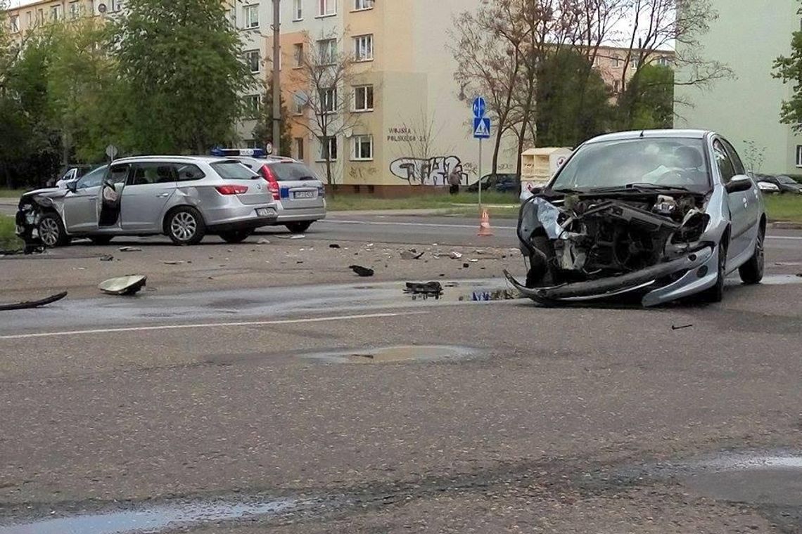 Kierowca z Niemiec wymusił pierwszeństwo. Wypadek na skrzyżowaniu pod komendą policji
