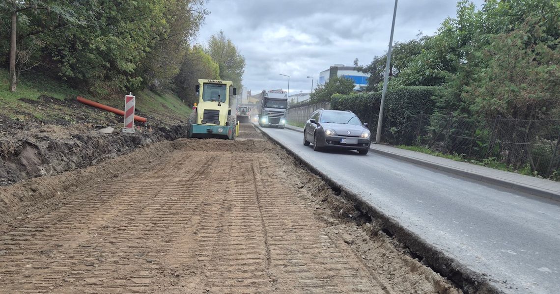 Kierowcy ignorują czerwone światło na remontowanym odcinku DK 45. GDDKiA ostrzega przed zagrożeniem Kierowcy ignorują czerwone światło na remontowanym odcinku DK 45. GDDKiA ostrzega przed zagrożeniem