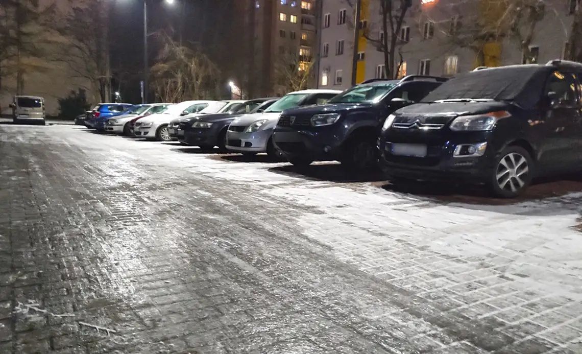 Kierowcy, noga z gazu! Marznące opady mogą powodować gołoledź