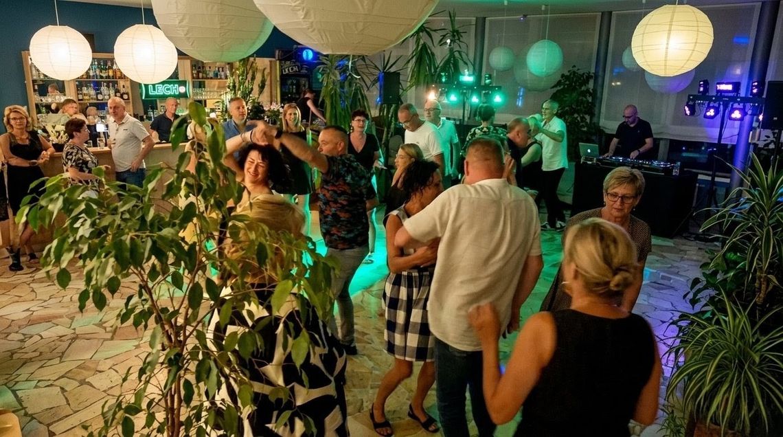 Klub Singli w Kędzierzynie-Koźlu łączy ludzi. Zaczęło się od jednego spotkania, dziś grupa liczy już ponad 740 osób Klub Singli w Kędzierzynie-Koźlu łączy ludzi. Zaczęło się od jednego spotkania, dziś grupa liczy już ponad 740 osób